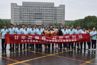 【校友返校月】弱冠怀志勤攻书，...